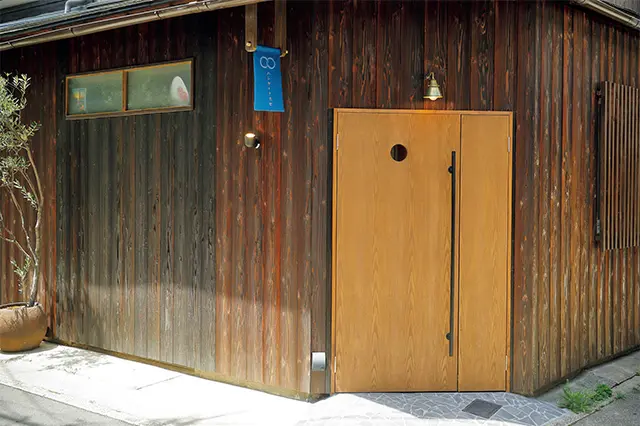 路地奥の一軒家