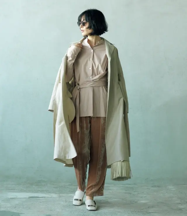 春らしいワントーンコーデもデザインシャツをアクセントに