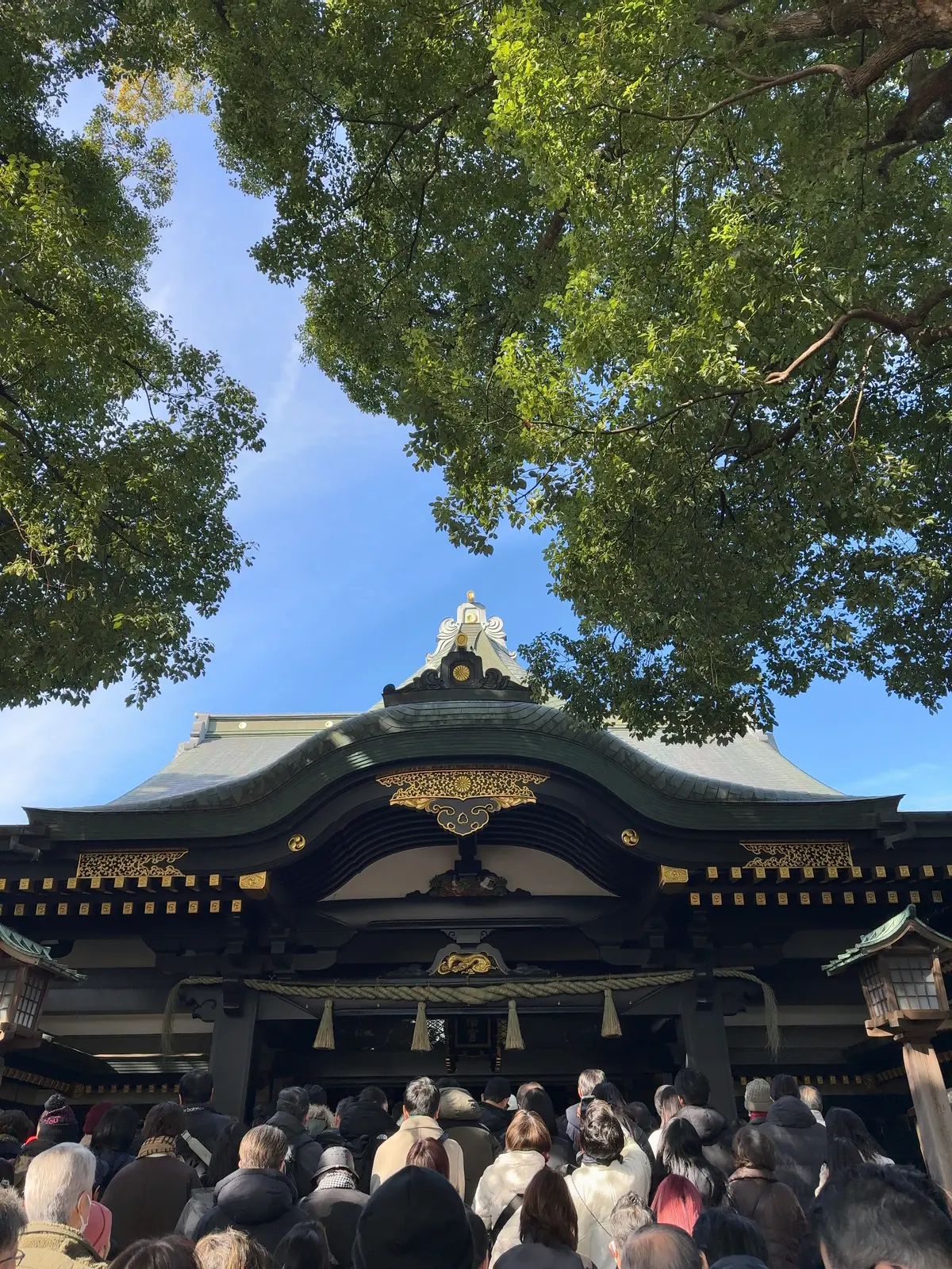 年末年始は、スニーカーコーデで参拝ついでの画像_1