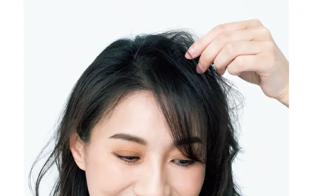 前髪表面のボリューム出しに