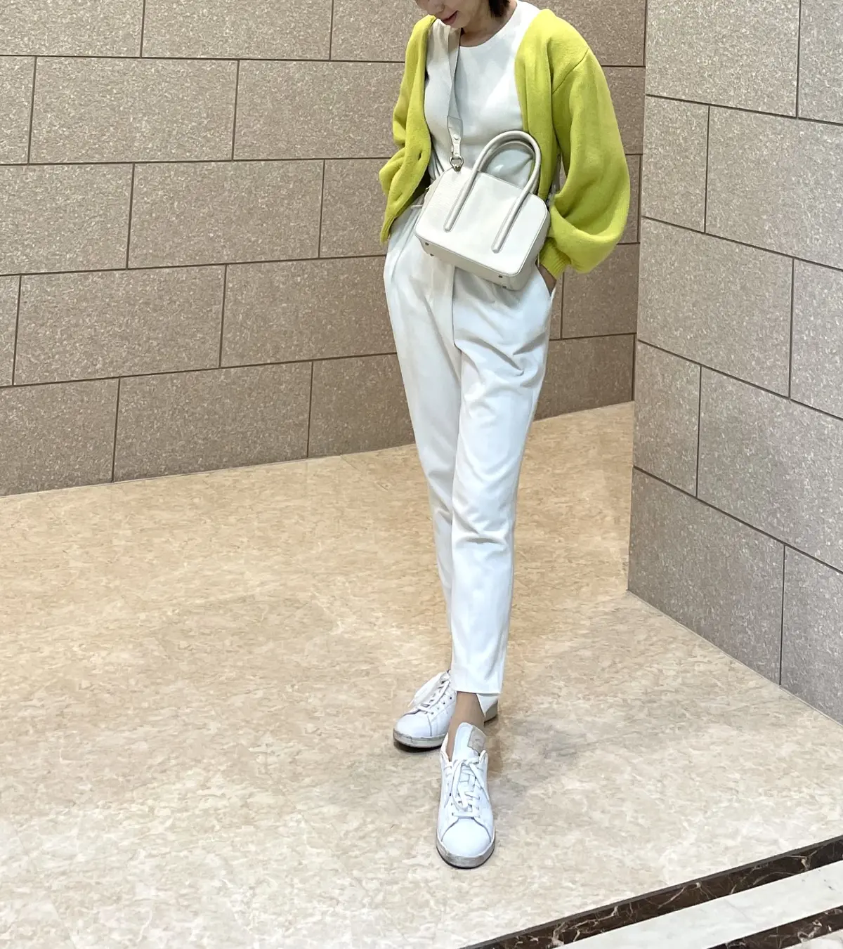 ENFOLDのいいパンツでホワイトコーデの画像_1