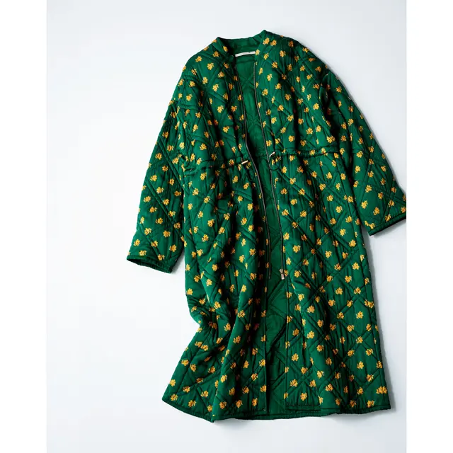 往復に着るアウターも プリントで自分らしく