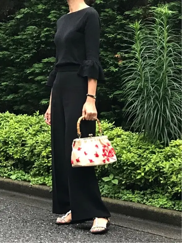 ZARAのブラックパンツで夏の黒スタイルの画像_2