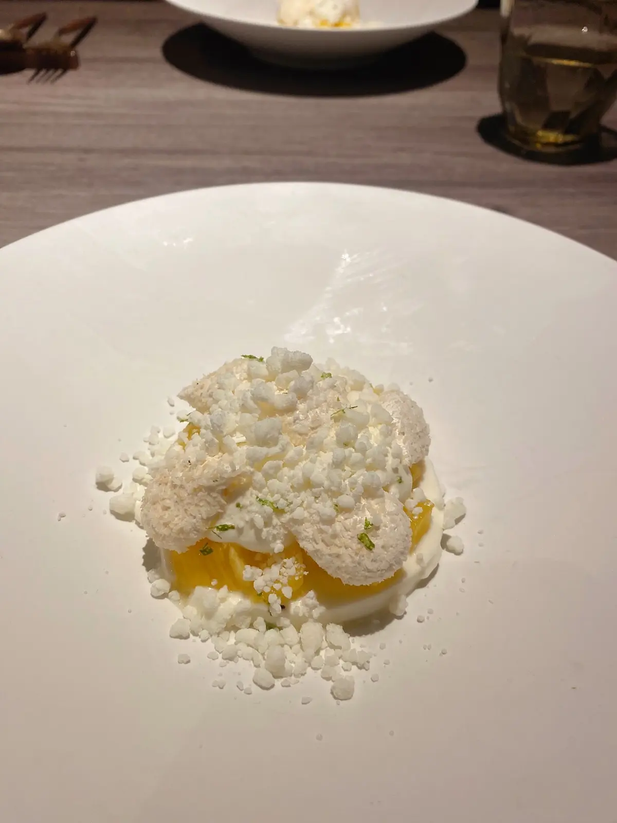 ピニャコラーダとメレンゲのデザート