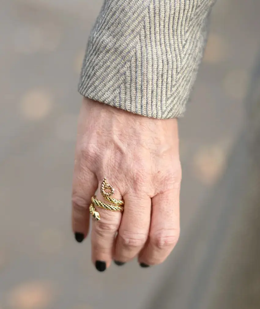 パリスナップ　カルロッタさん（セールスマネージャー）の小物使い