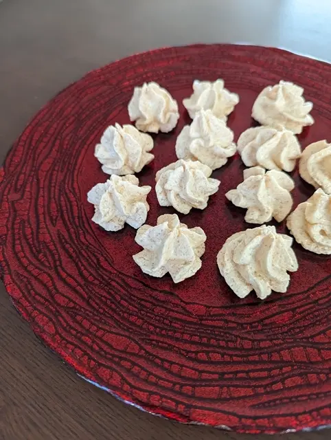 ココナッツ味のメレンゲクッキー