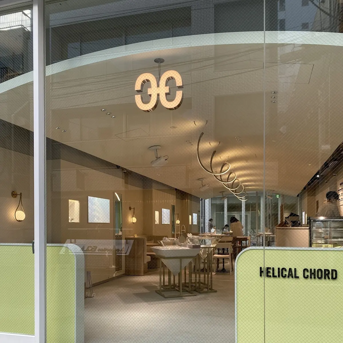 デザートとともにジュエリーを楽しめるカフの画像_1