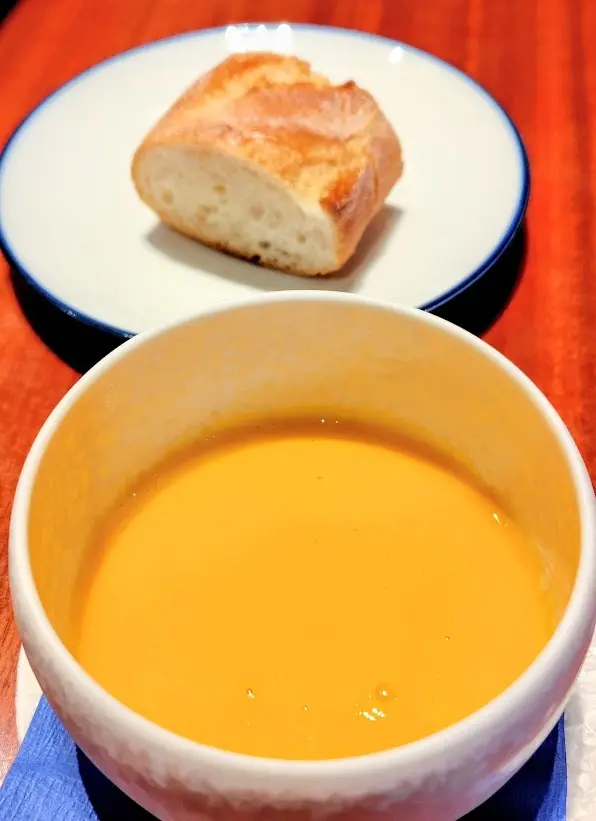 GUのワイドパンツで緑に囲まれた大手町ラの画像_4