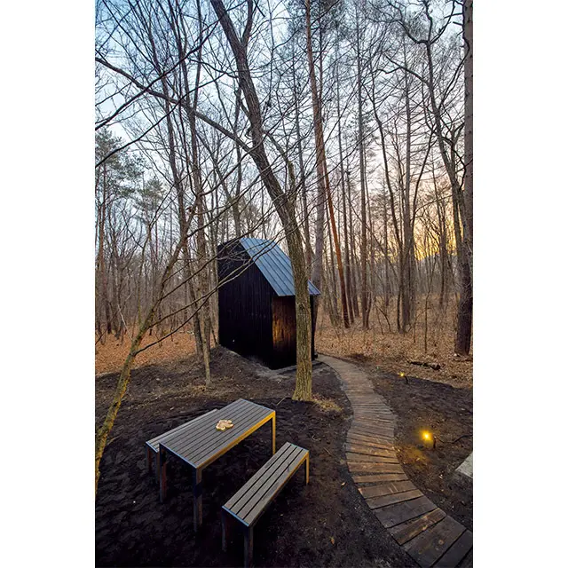 サウナのある離れまでのアプローチ