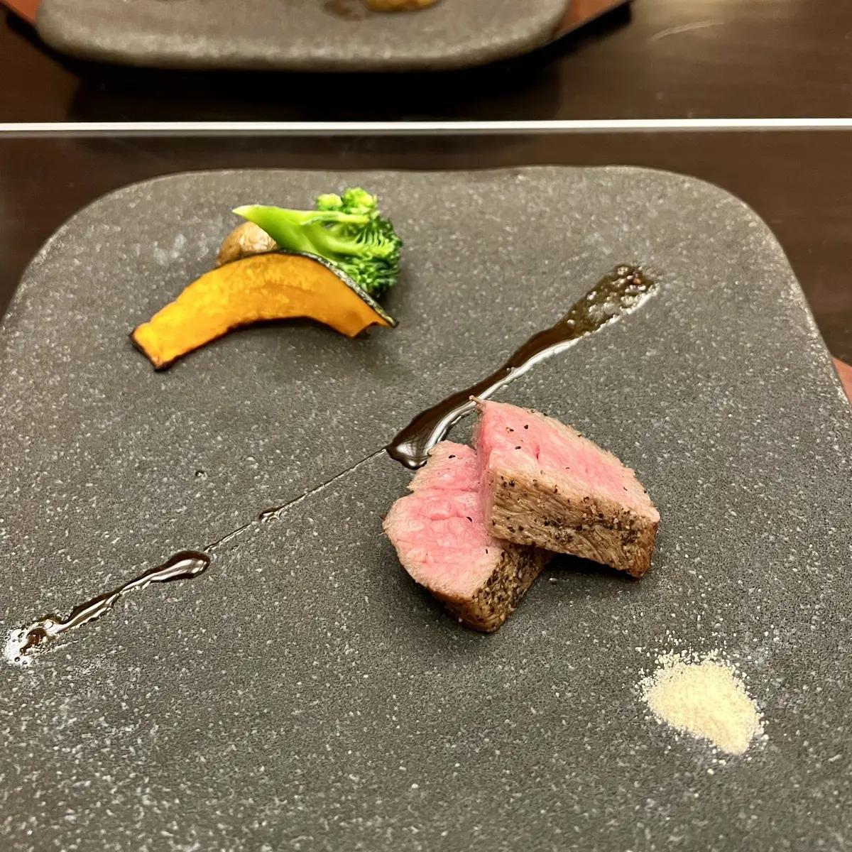 ニセコの宿　ニセコ昆布温泉 鶴雅別荘 「杢の抄」の夕食（お肉）