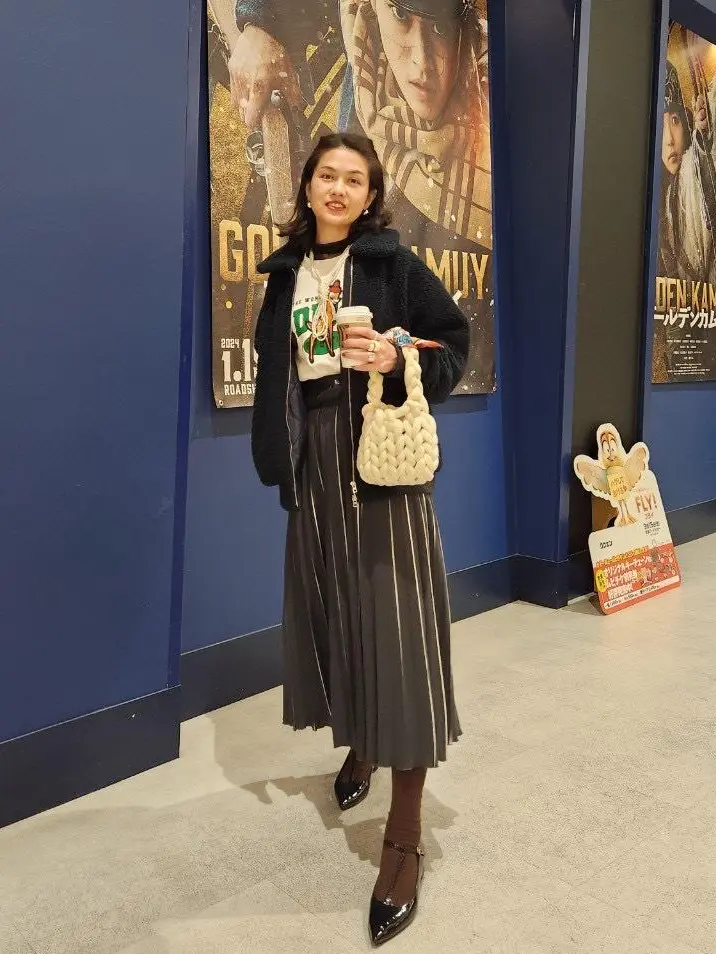 冬映えするスカートで褒められコーデの画像_3