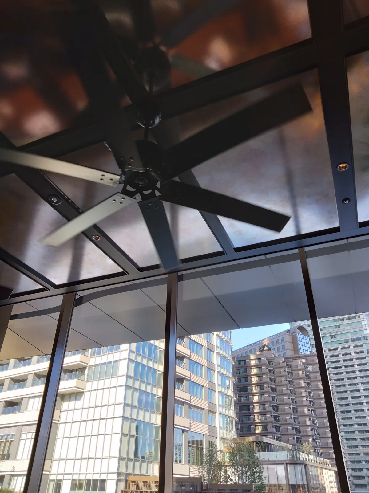 麻布台ヒルズ、バルコニーバイシクス、Balconyby6th、ランチ、忘年会、40代ファッション、ZARAワンピース、クリスマスマーケット