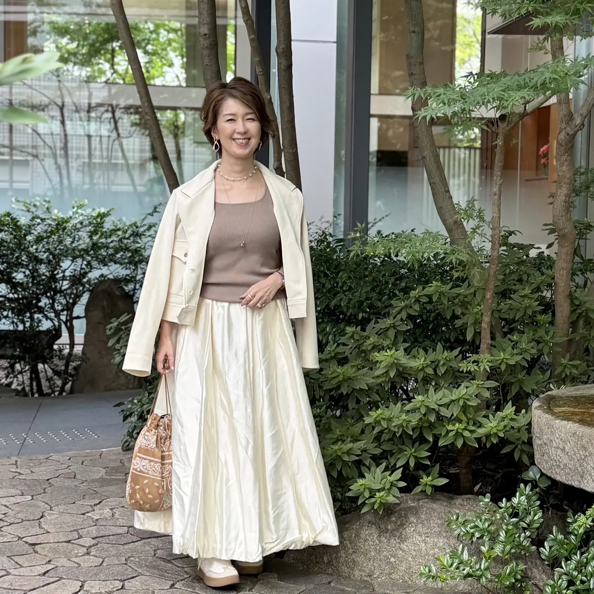 光沢スカートでつくる淡トーンのご近所ランの画像_5