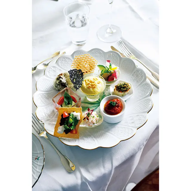 お店の顔ともいえる「季節の素材を生かした前菜の盛り合わせ」