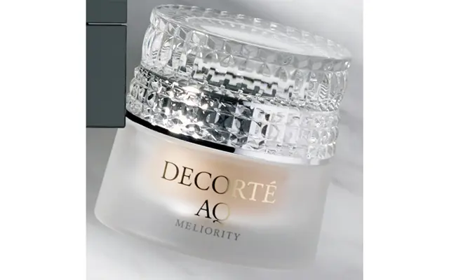 AQ ミリオリティ リペア トリートメント セラム ファンデーション SPF25／PA++ 