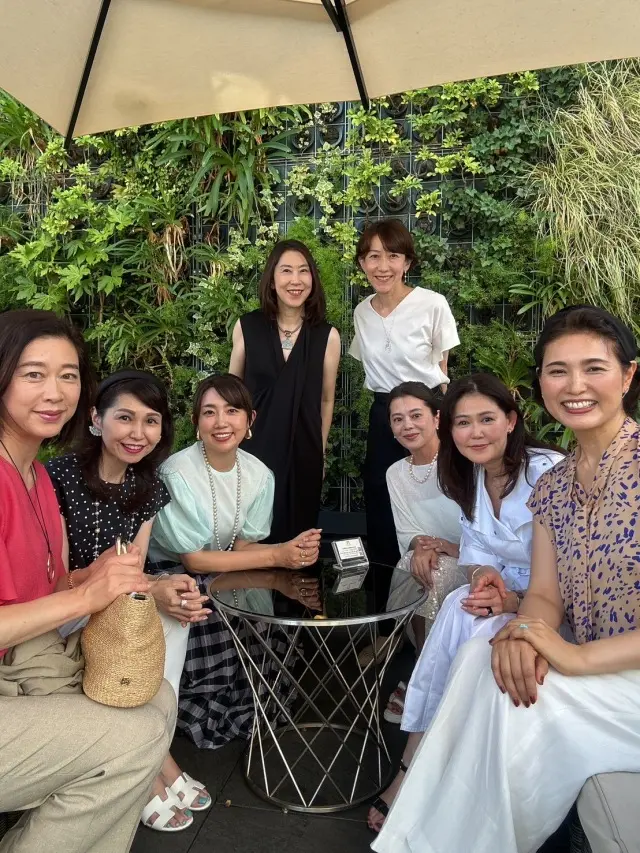 ブラックコーデに抜け感を出して夏のランチの画像_10