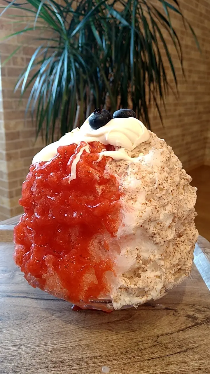 いちごとアーモンドミルクのかき氷