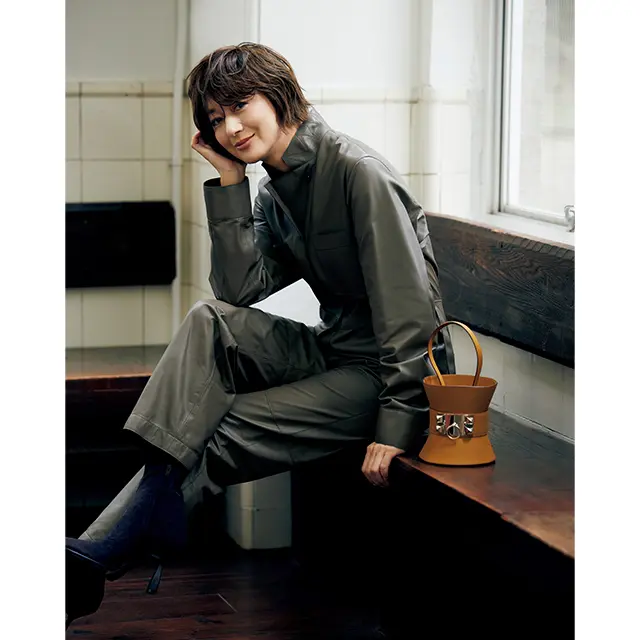 小粋なミニバッグを 秋スタイルの優雅な主役に