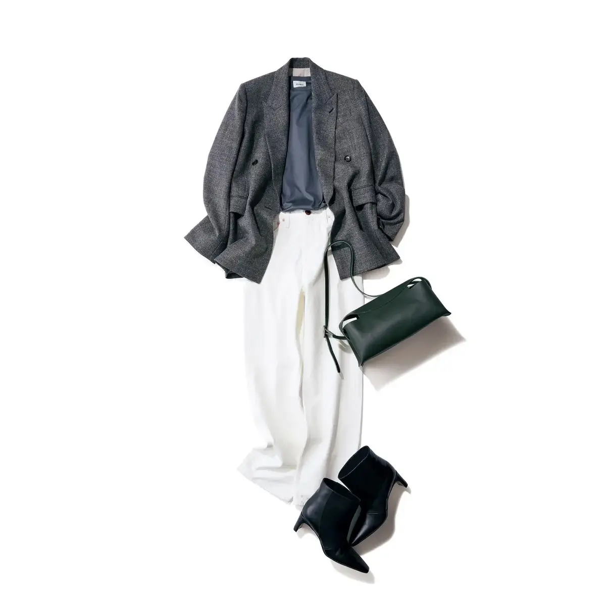 渋めなグレージャケットで爽やかな白パンツを辛口に着こなす