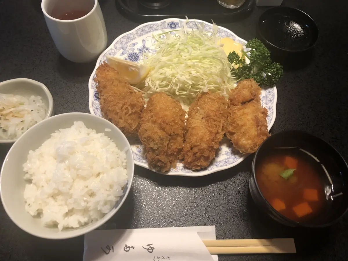 浅草　とんかつ『ゆたか』の牡蠣フライ定食