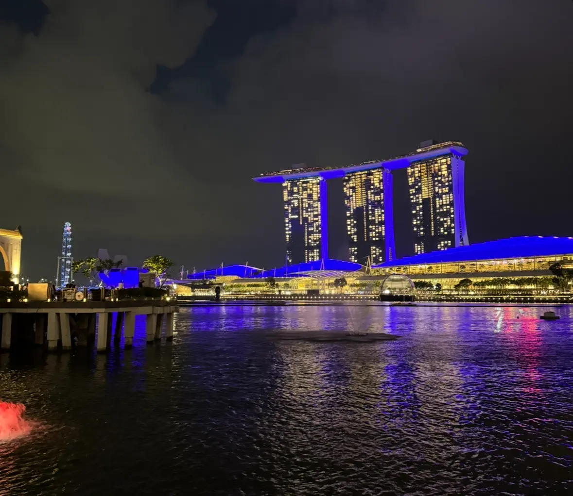 夜景　マリーナベイサンズ