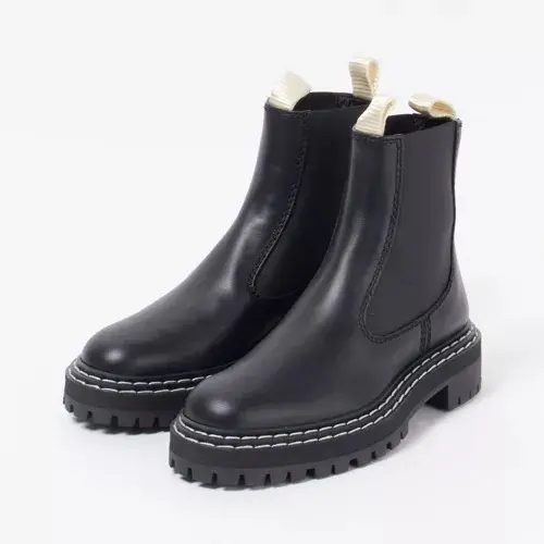 【50代に似合う2021最新ブーツ】今年の人気急上昇ブーツTOP10