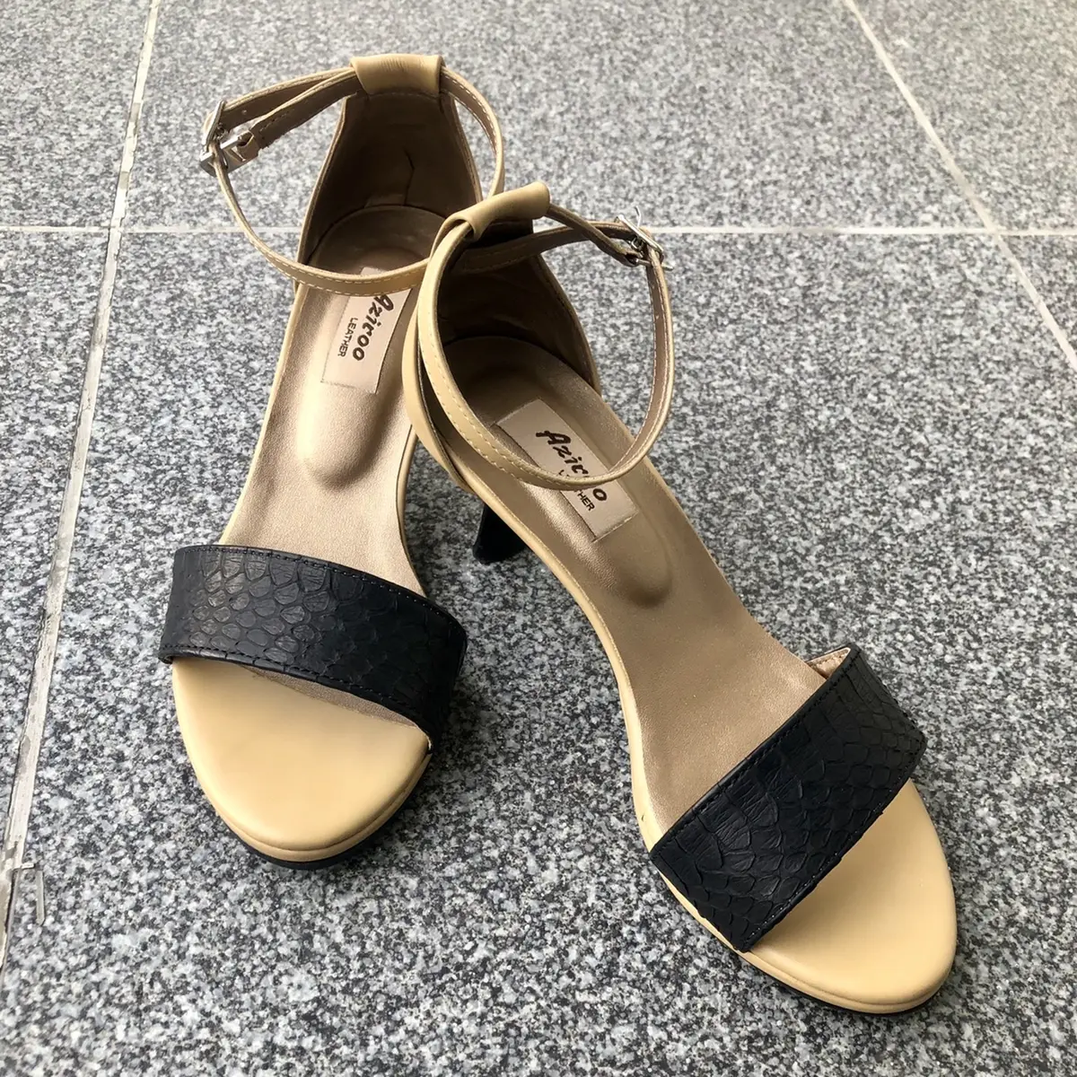 コブラ　サンダル