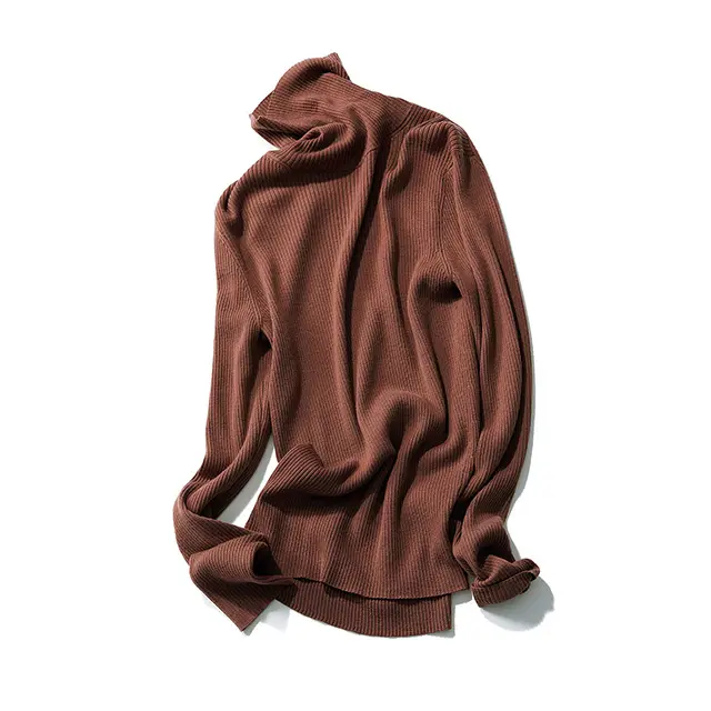 タートルニット￥29,700／リンク・セオリー・ジャパン（セオリーリュクス）