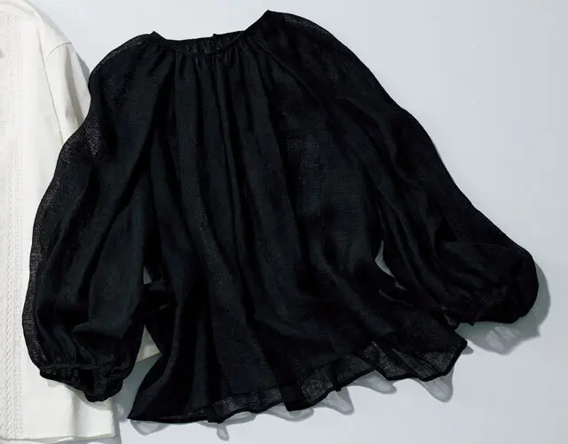 ヘリテノームの透け感のあるブラウス