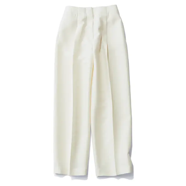 “太って見える、汚れる、と敬遠していたオフ白。でも、かなりほめられます”