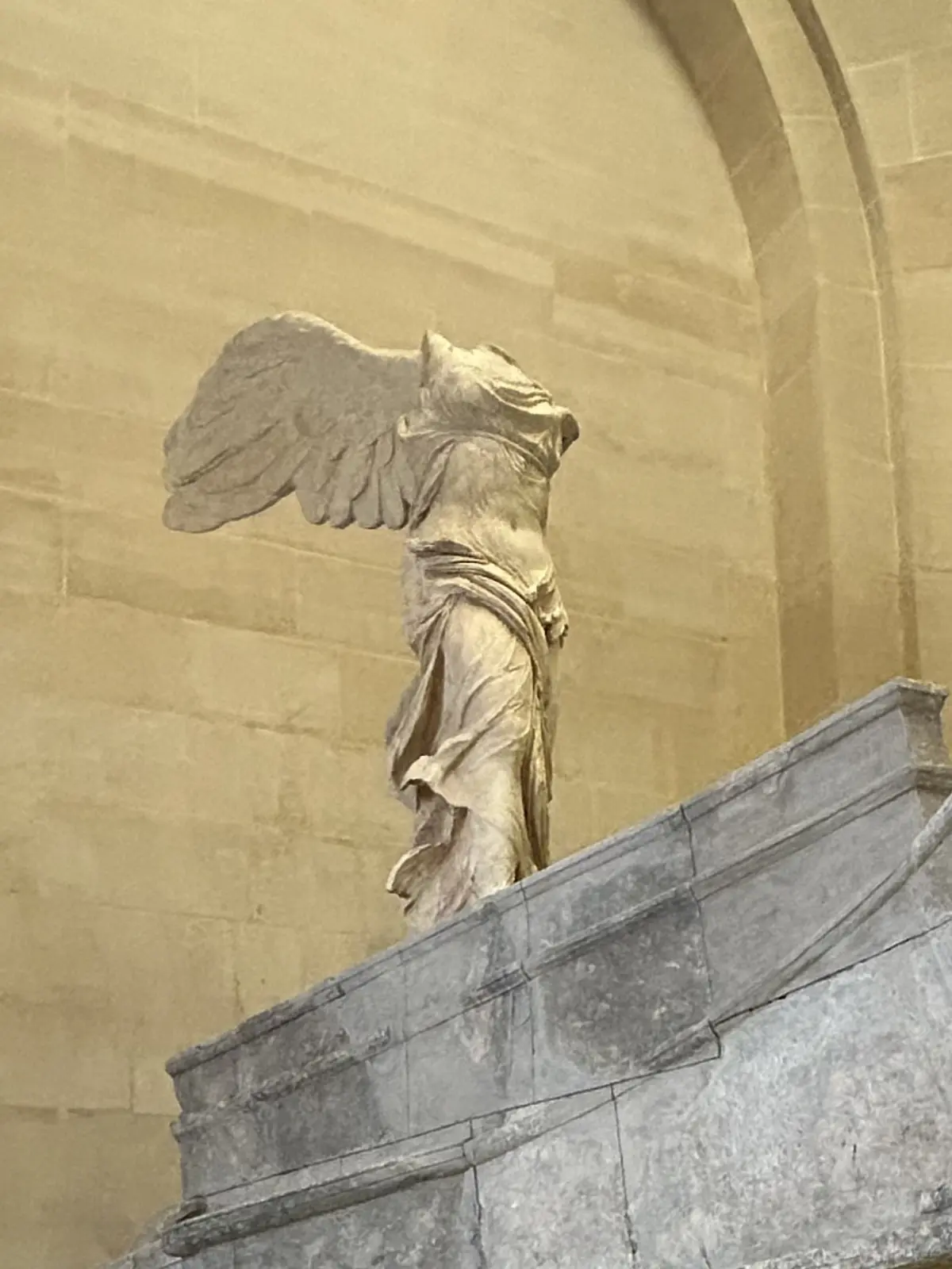 ルーブル美術館　サモトラケのニケ　NIKE ナイキ