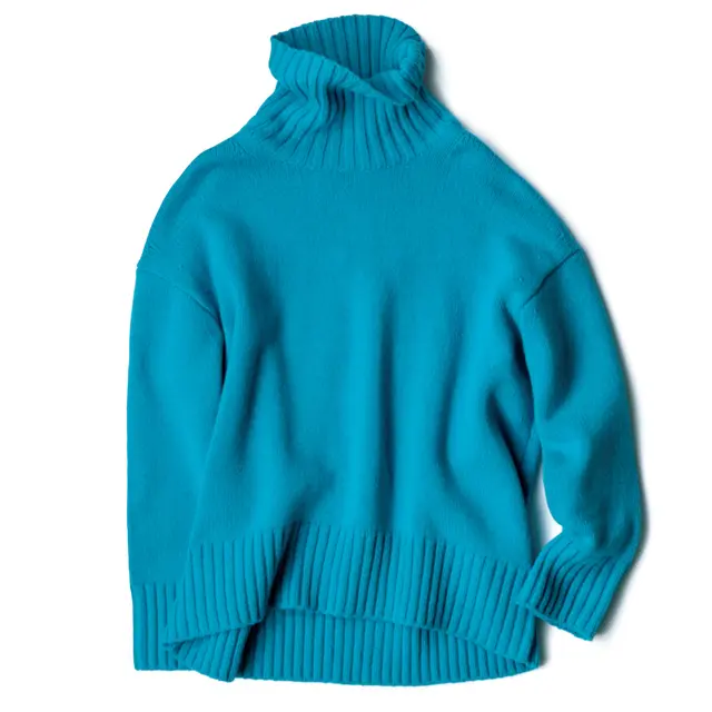 タートルネックニット　あご下まであるタートルでシャープに見せて