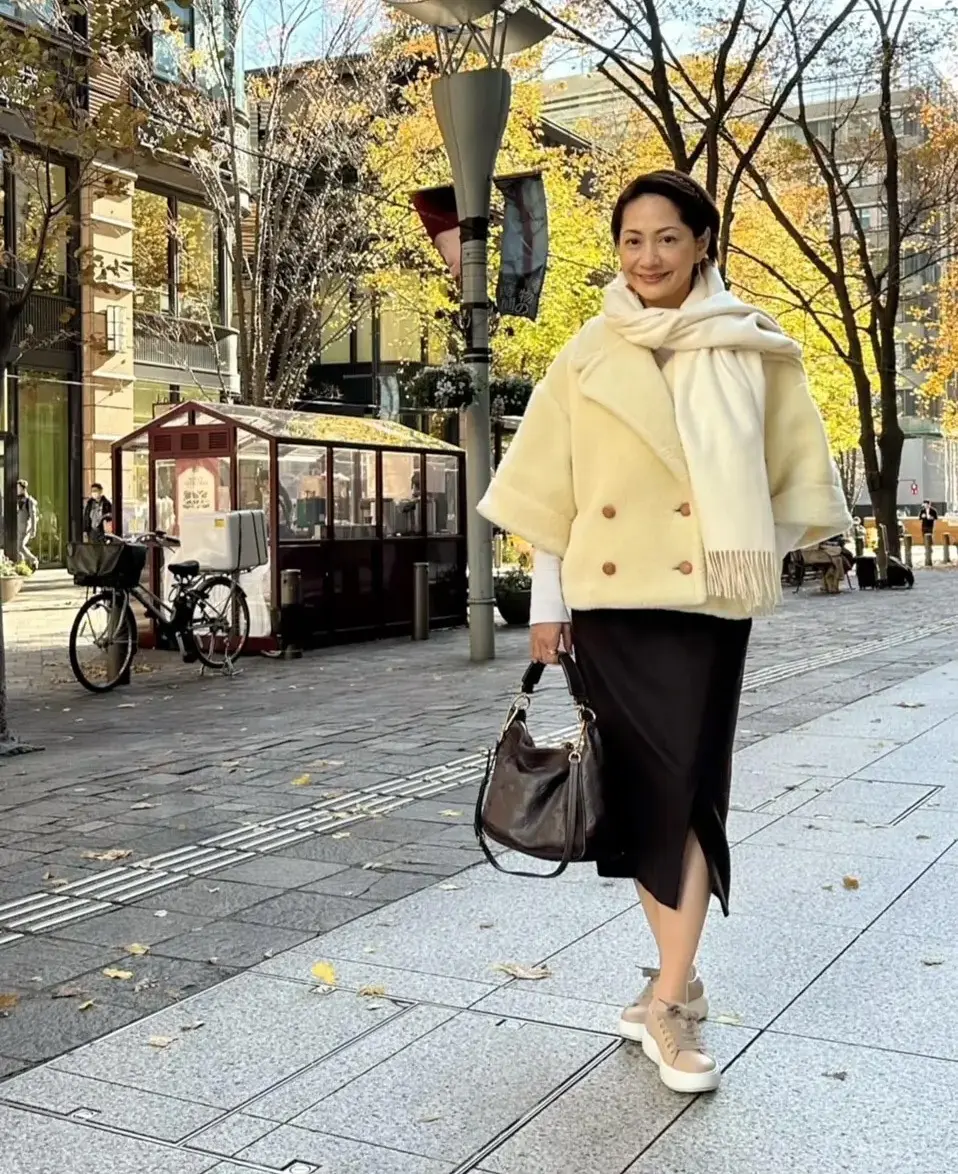 エクラ華組 岡部みわこさんの巻き物コーディネート 全身