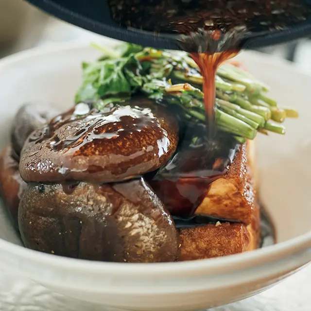 残った調味料は煮詰めてとろ りとさせて、仕上げにかける