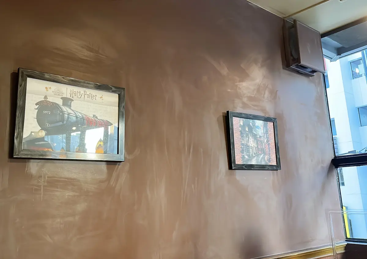 タリーズ、ホグワーツ特急、額、飾り、2階席、店内、コラボカフェ。