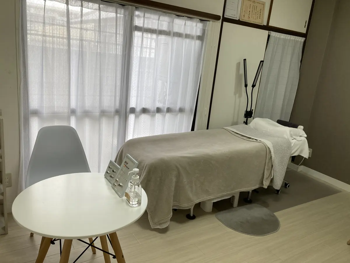 まつ毛パーマ　ツヤ感　サロン　まつ毛　ノーメイク