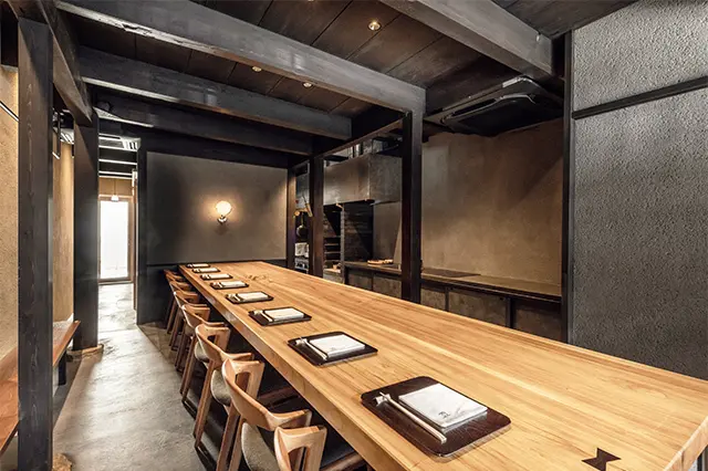 すっきり洗練された店内