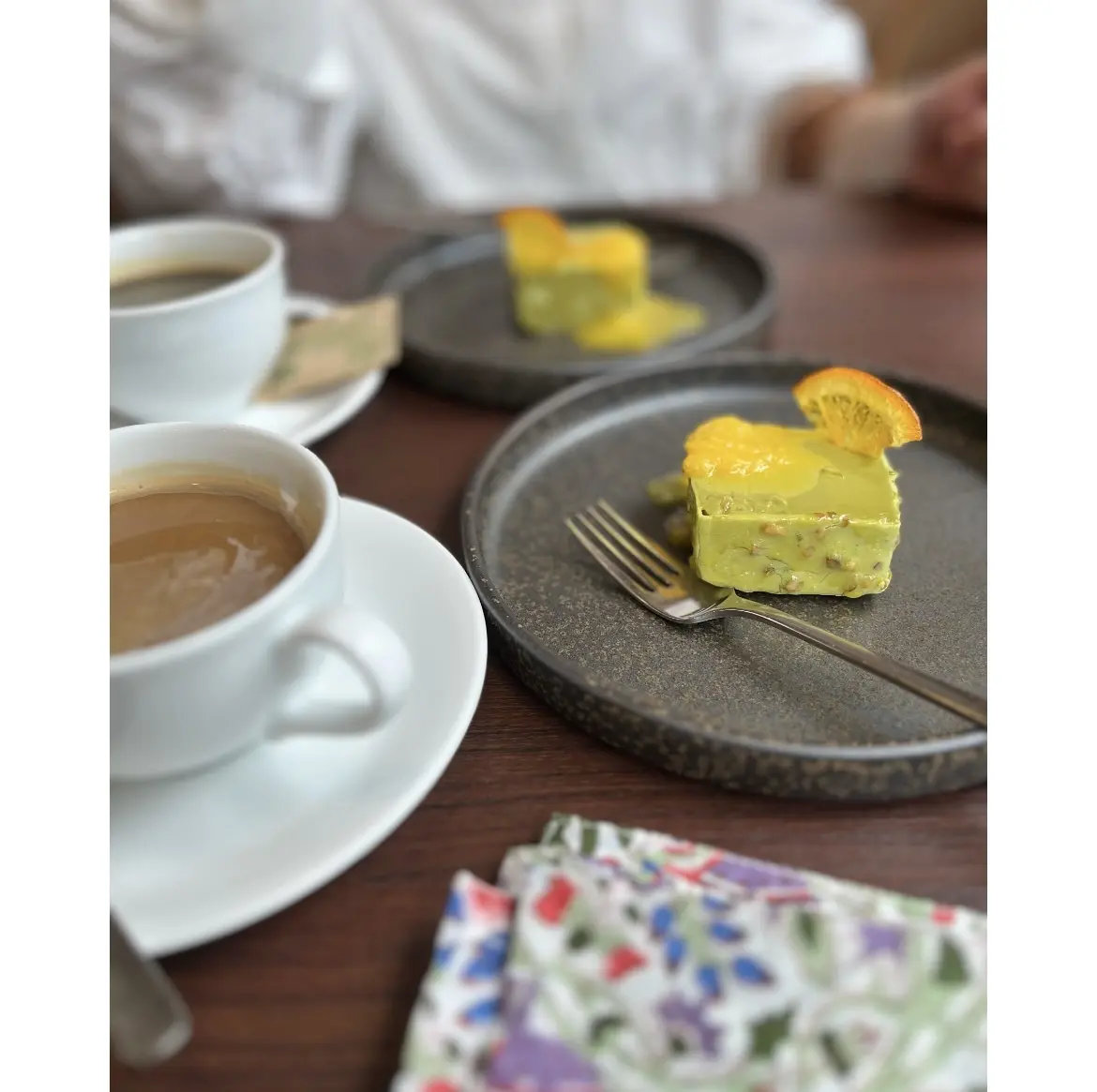 グレーワンピでボタニカルアート展❤︎の画像_14