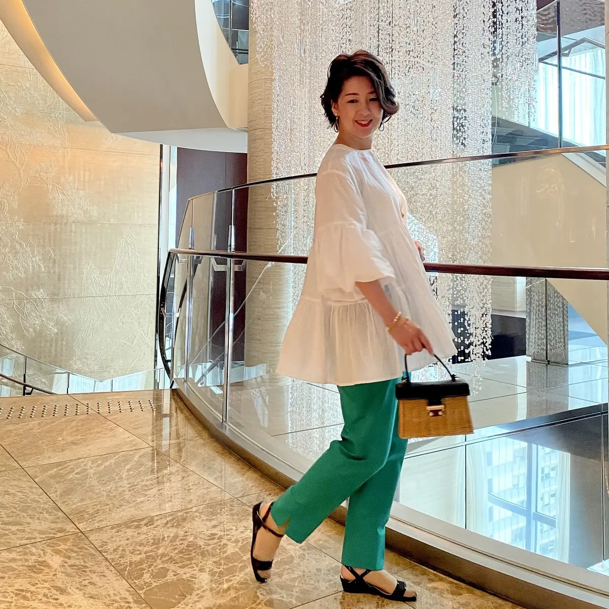 瞬間着映えのグリーンパンツでホテルランチの画像_6