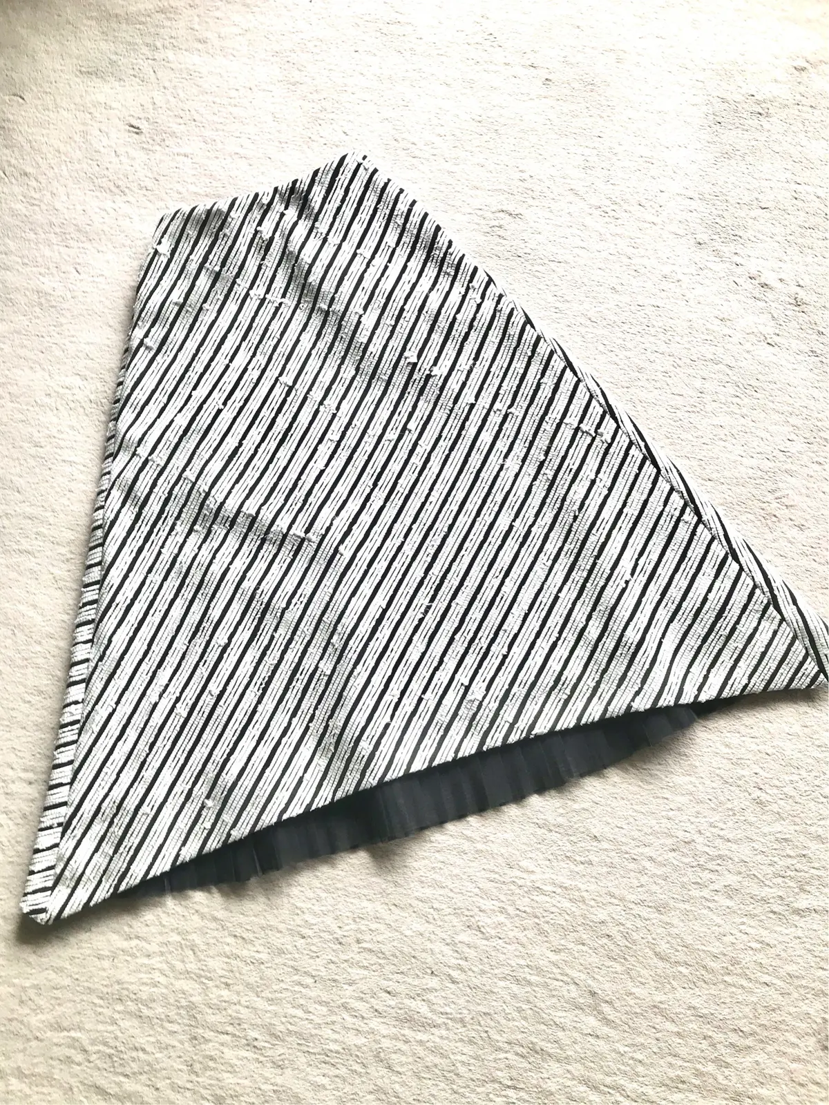 モノトーンコーデにメリハリをつけてくれるの画像_2