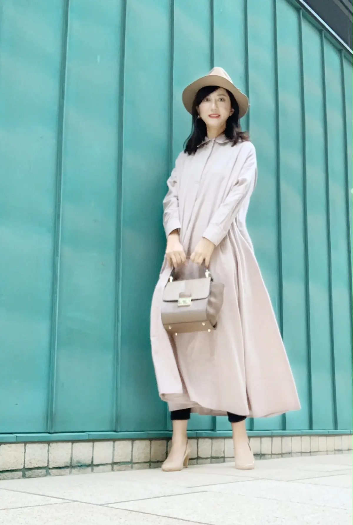 ワンピースでワントーンコーデの画像_3