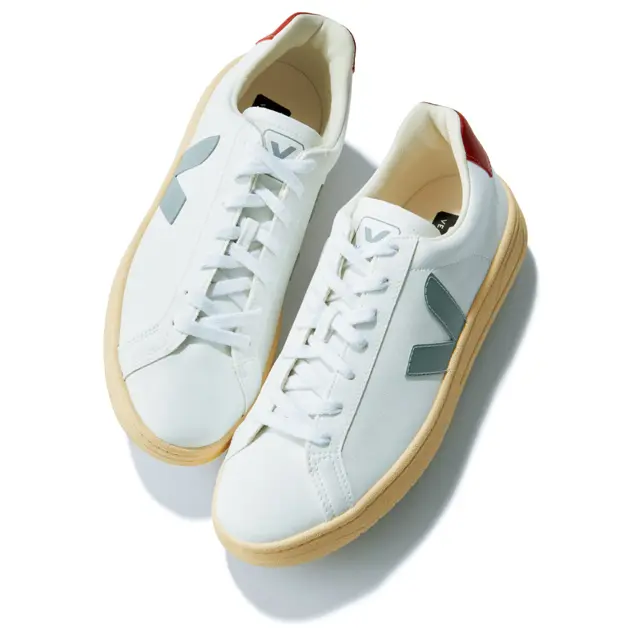 《きれいめスニーカー》