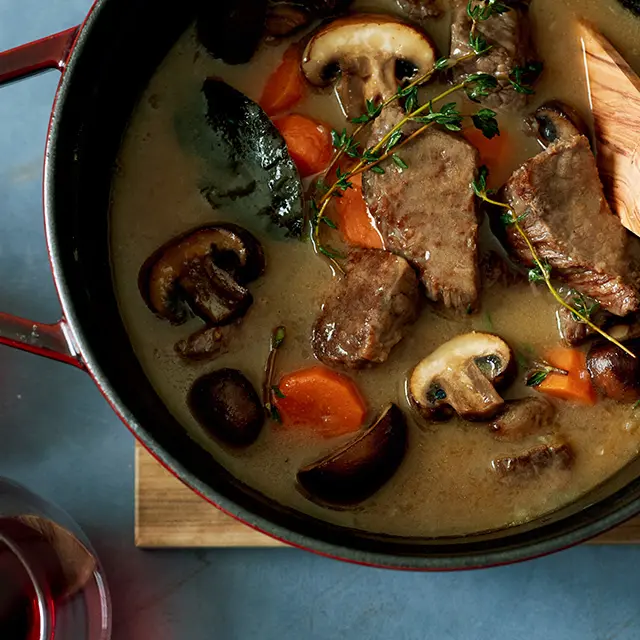 料理研究家 平野由希子さんの牛肉の白ワイン煮込みレシピ