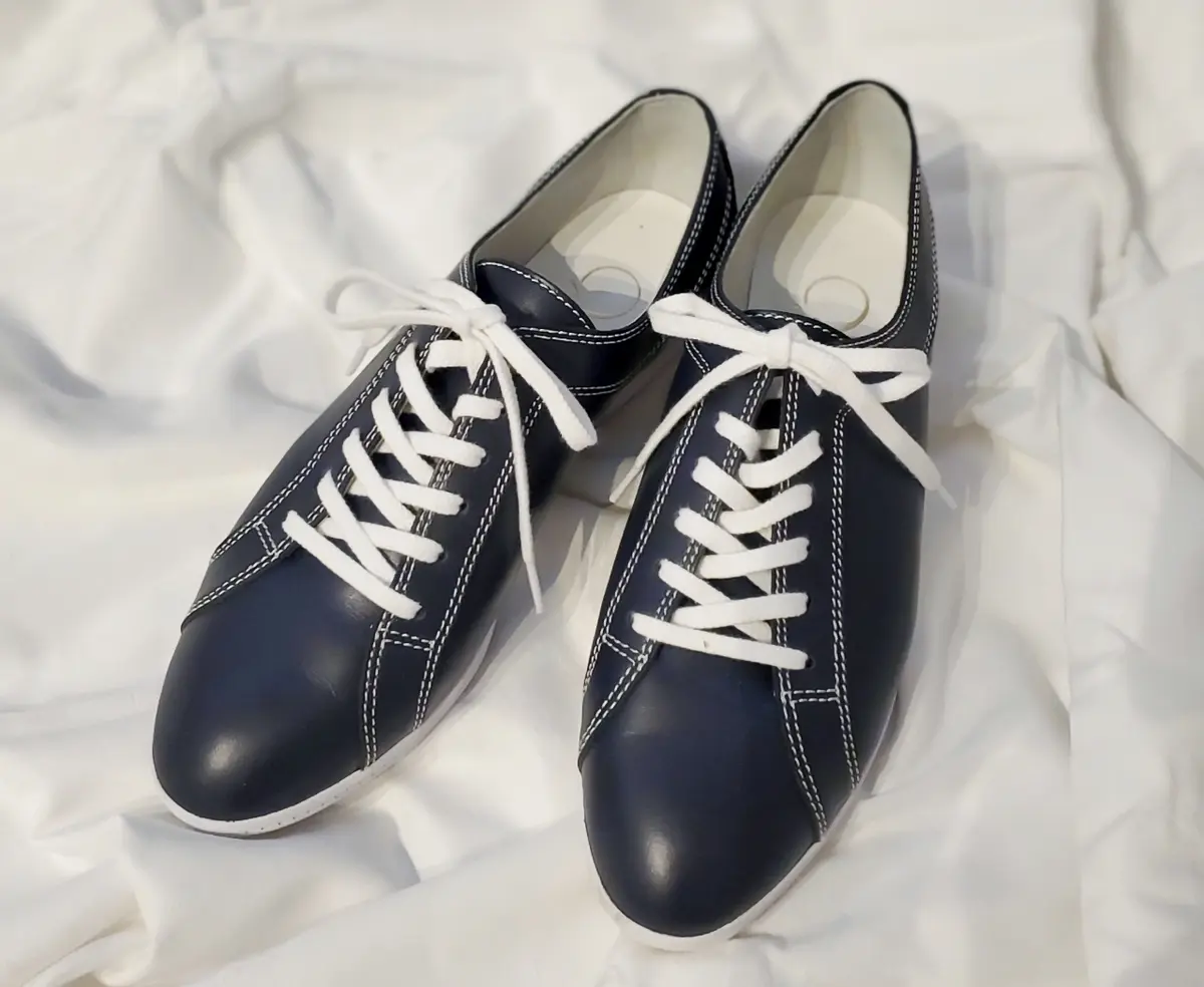 EIZO collection VUE レザースニーカー