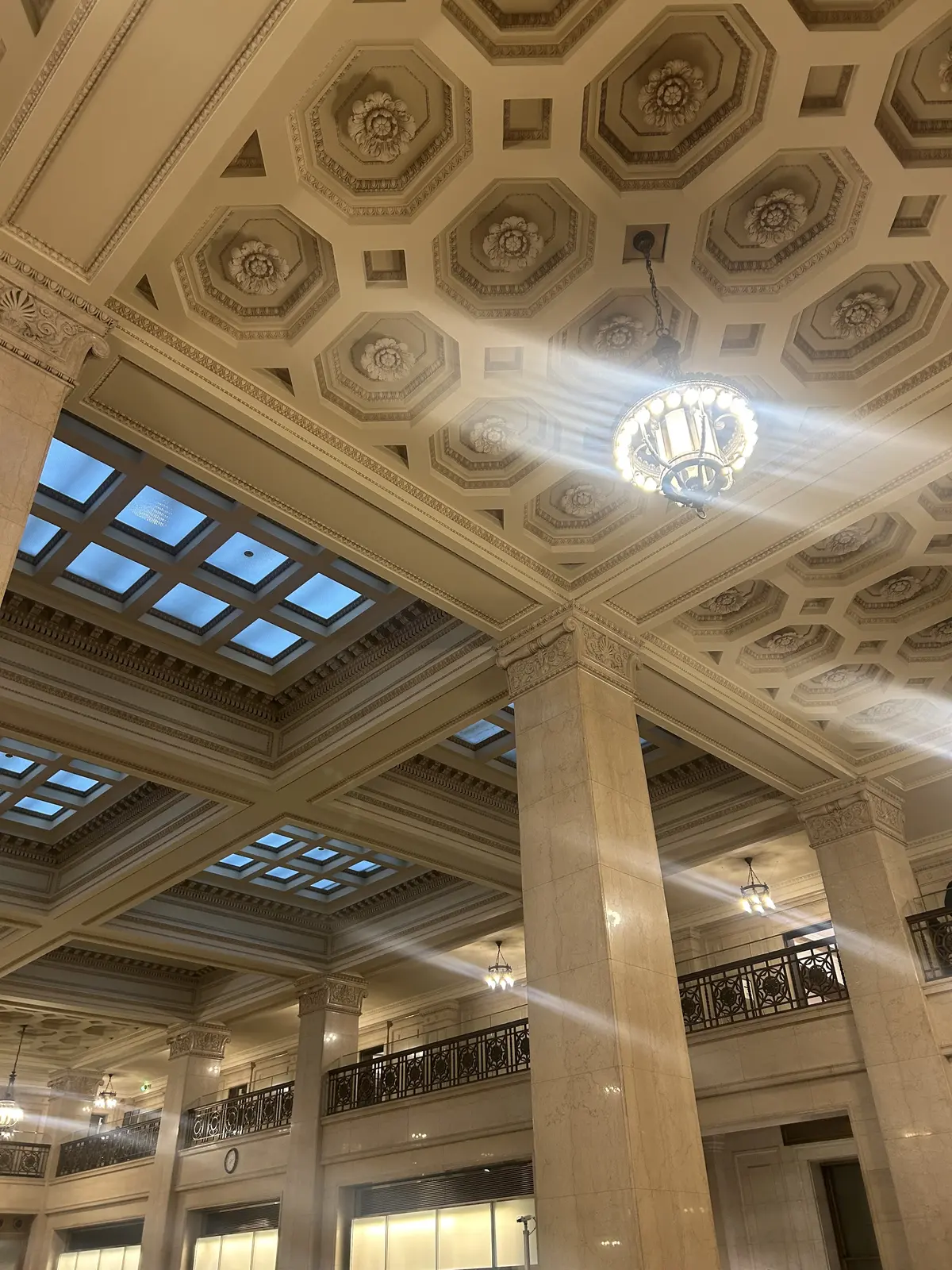 気になる腰回りをカモフラージュ。サスペンの画像_9