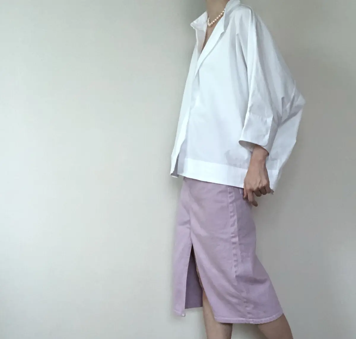 UNIQLO +J のホワイトシャツ　とZARAのデニムスカート