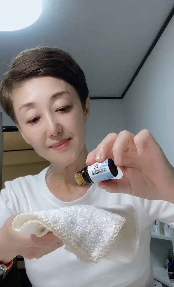 OurAge×Webエクラ　アロマ　ハンカチやティッシュにつけて嗅ぐ