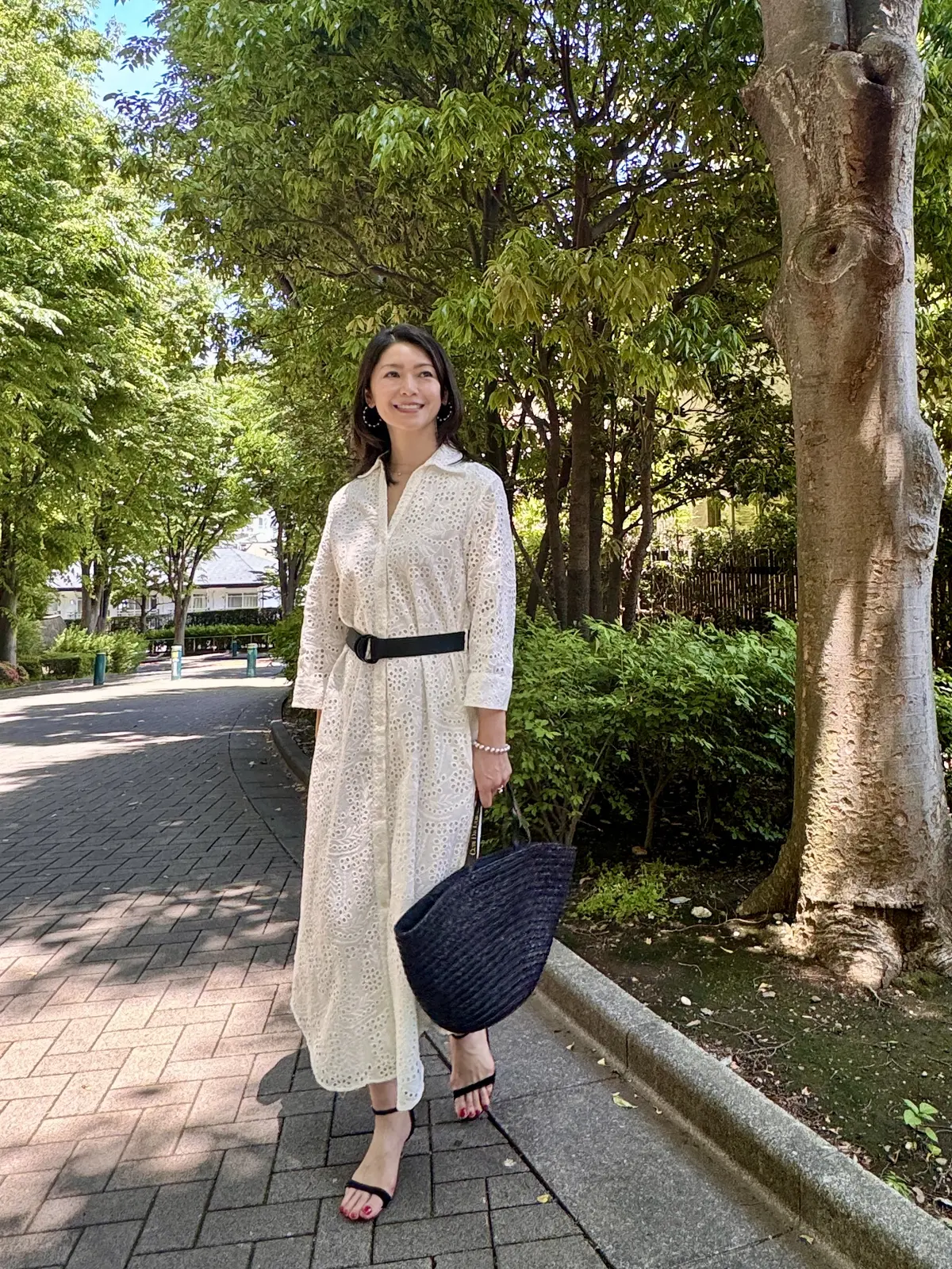 新緑の季節にぴったり！ZARAの白シャツの画像_2