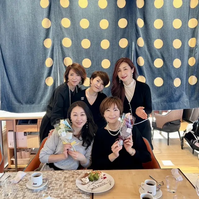 Jマダムランチはドラマティックなコートでの画像_4