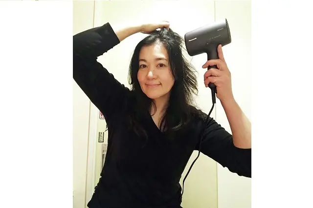 悩みのエイジングヘアが乾かすだけでサラツヤに！